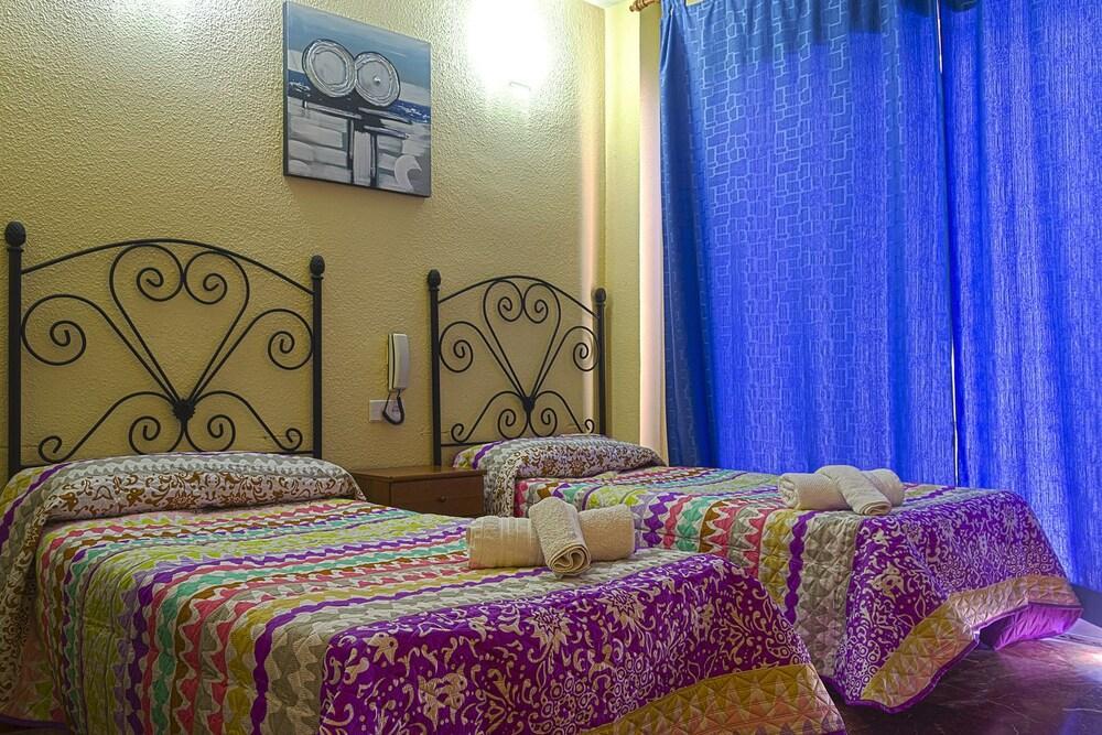 Hostal Nevot Granada Exterior photo
