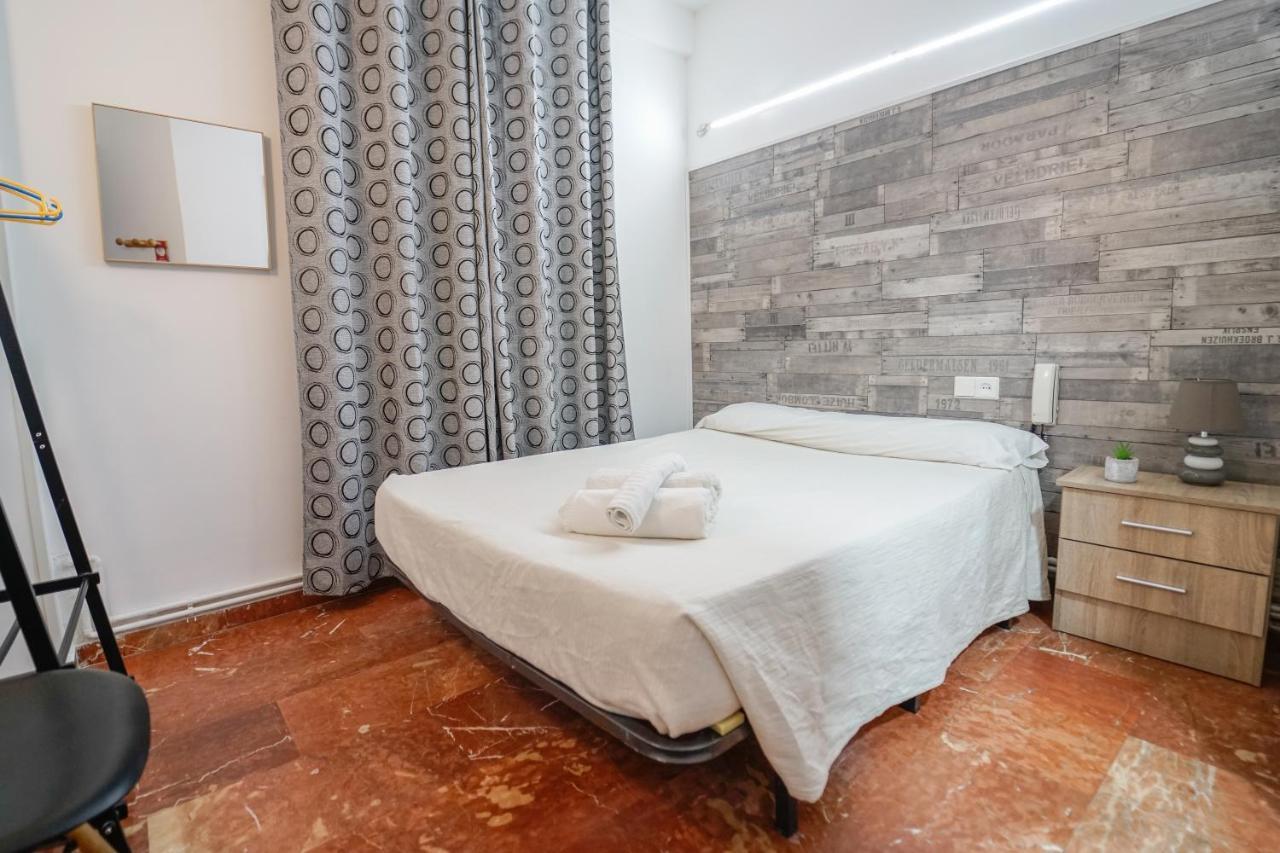 Hostal Nevot Granada Exterior photo