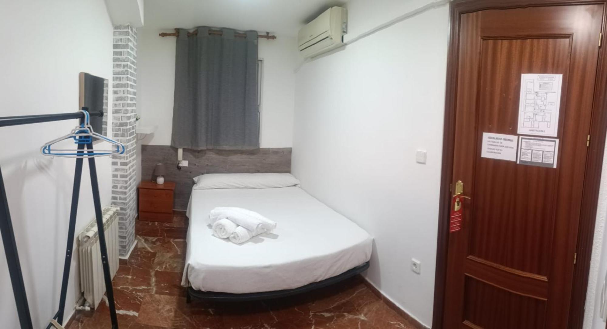 Hostal Nevot Granada Exterior photo