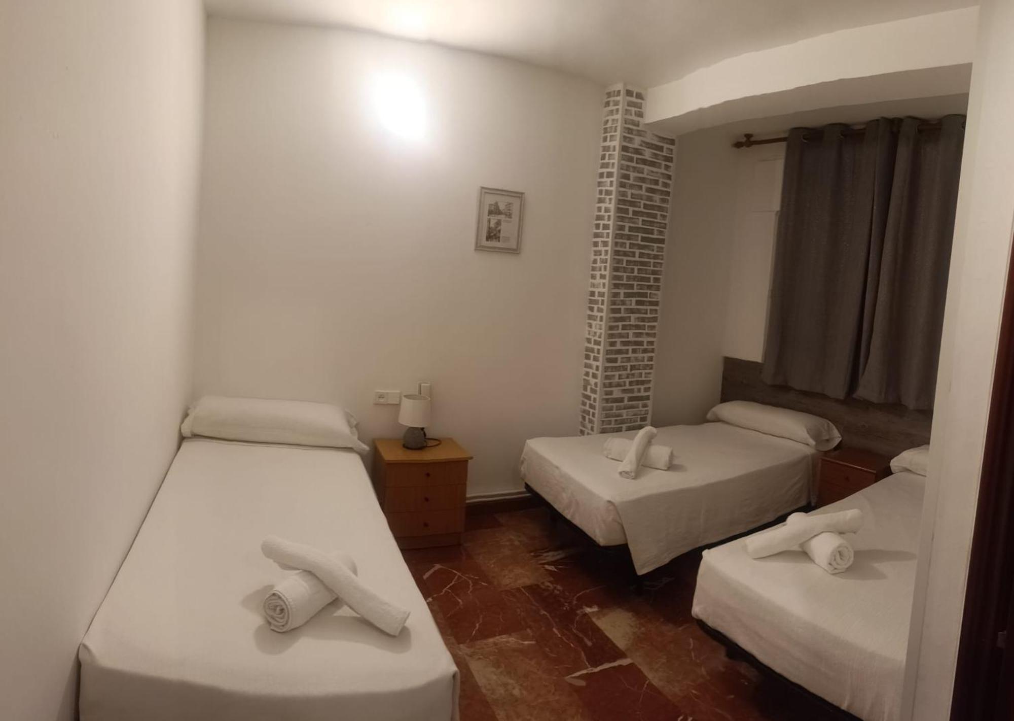 Hostal Nevot Granada Exterior photo