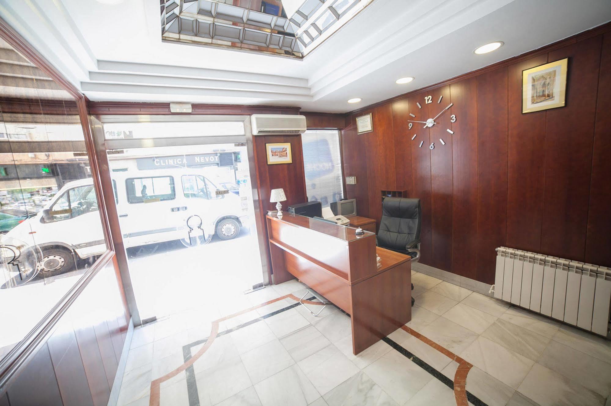 Hostal Nevot Granada Exterior photo