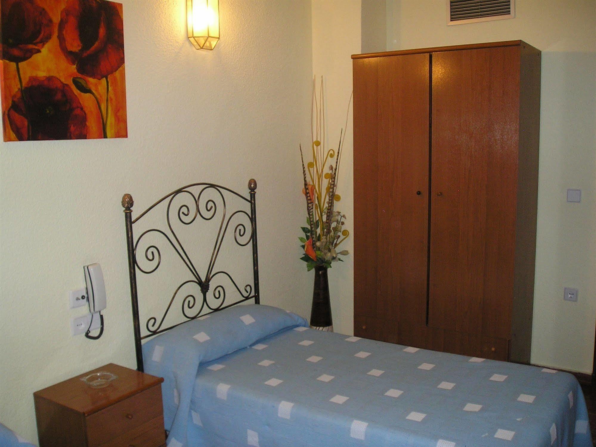 Hostal Nevot Granada Exterior photo