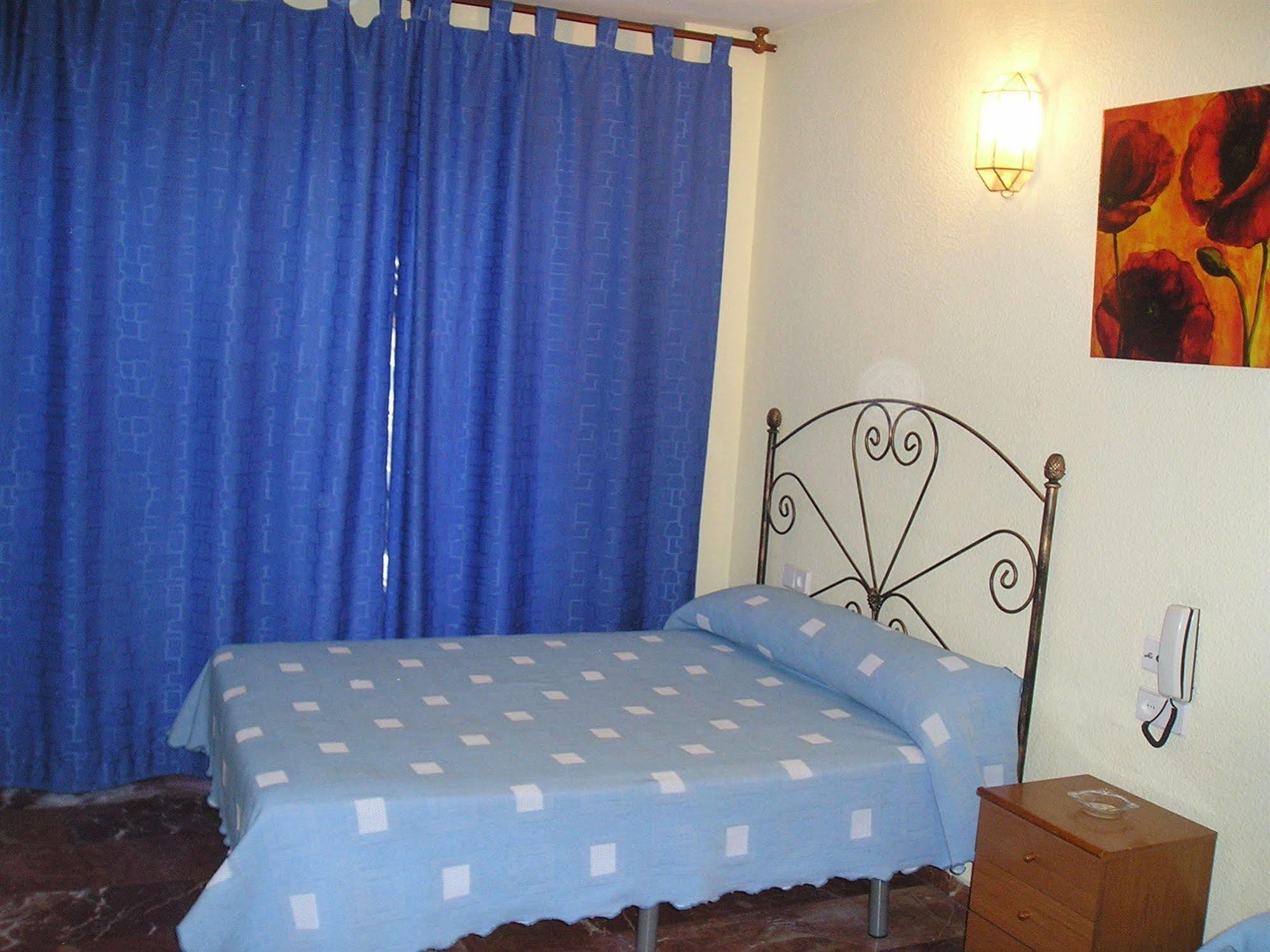 Hostal Nevot Granada Exterior photo